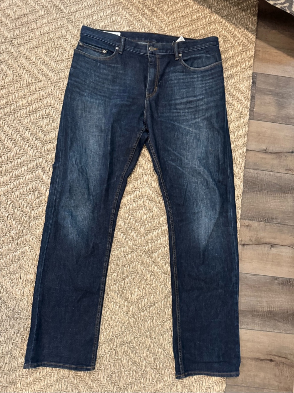 Worn Once- EUC Banana republic Mens jeans 36W 34L dark blue wash